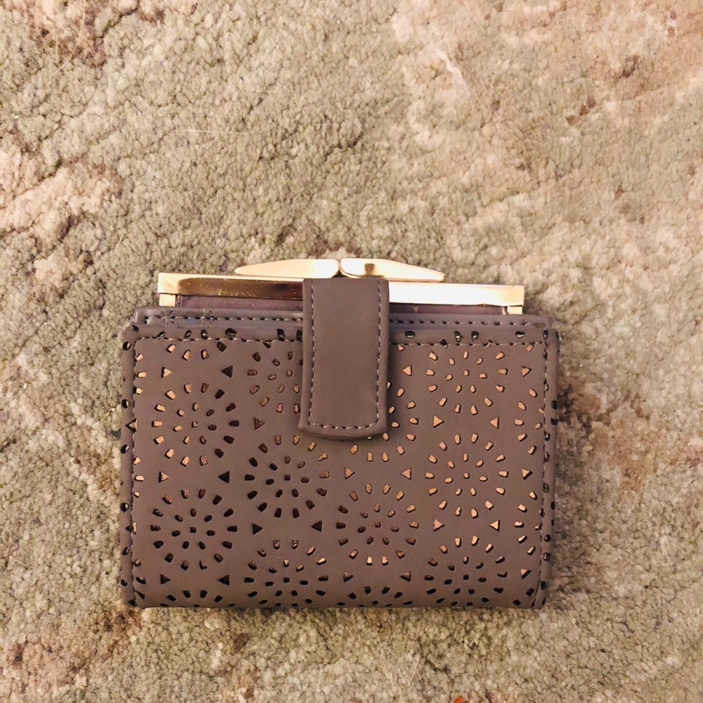 Small gray wallet - Picture 2 of 4